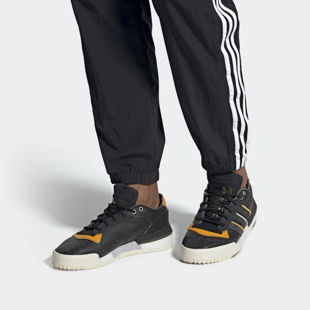 Rivalry RM Low core black/grey six/carbon